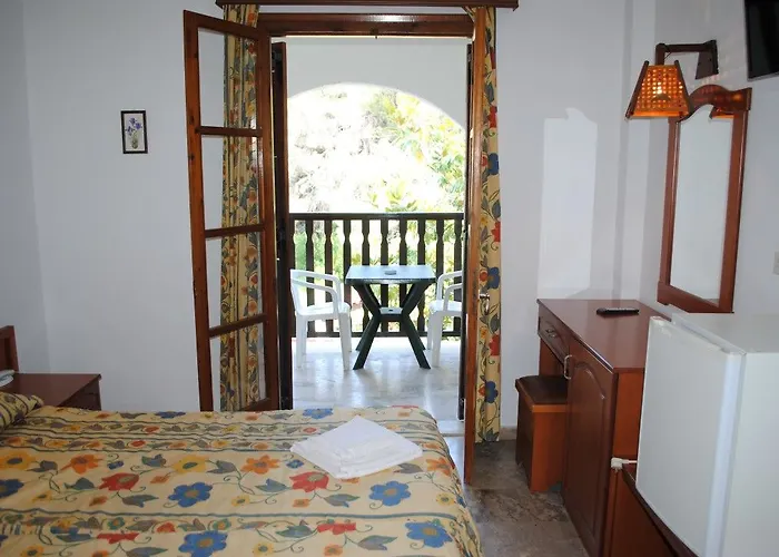 Golden 2* Koukounaries